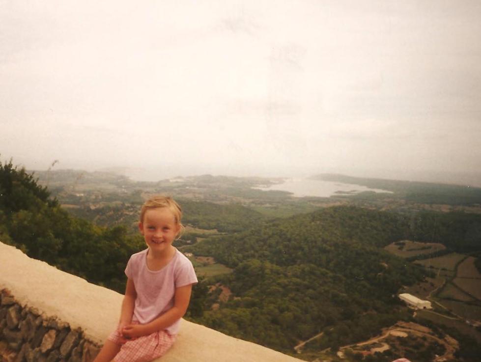 This image has an empty alt attribute; its file name is 008-002.jpg